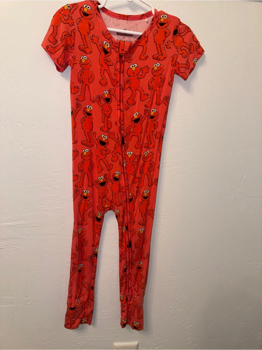 Red Elmo One-Piece Pajama Short Sleeve Romper Sesame Street 2T Bums & Roses
